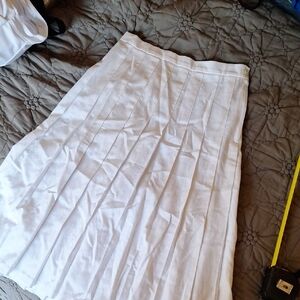 Elegant White Pleated Skirt